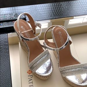 Never worn Sandals /wedges.